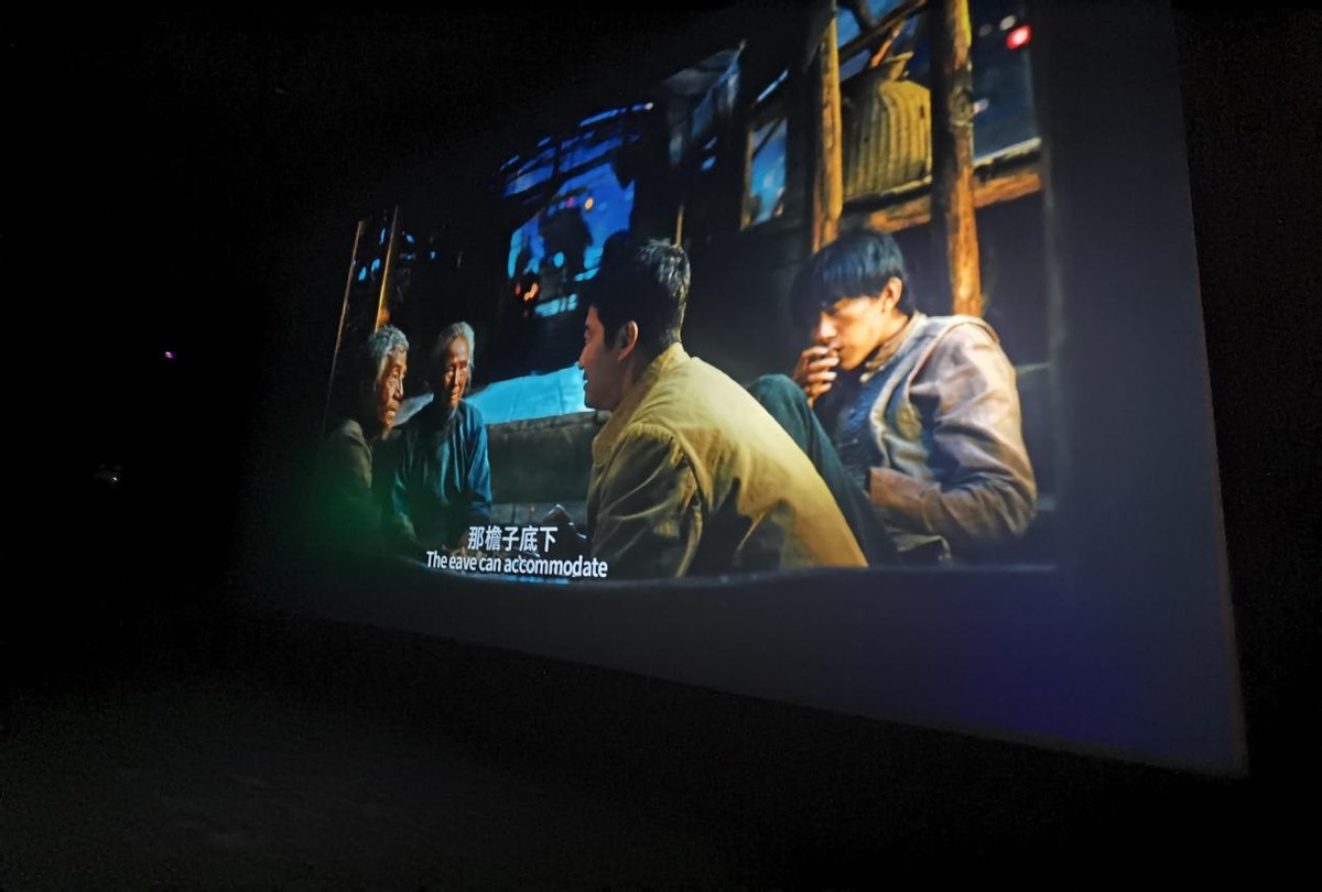 国庆王牌电影持续领跑：71年前的他们，赚足几代人的眼泪……