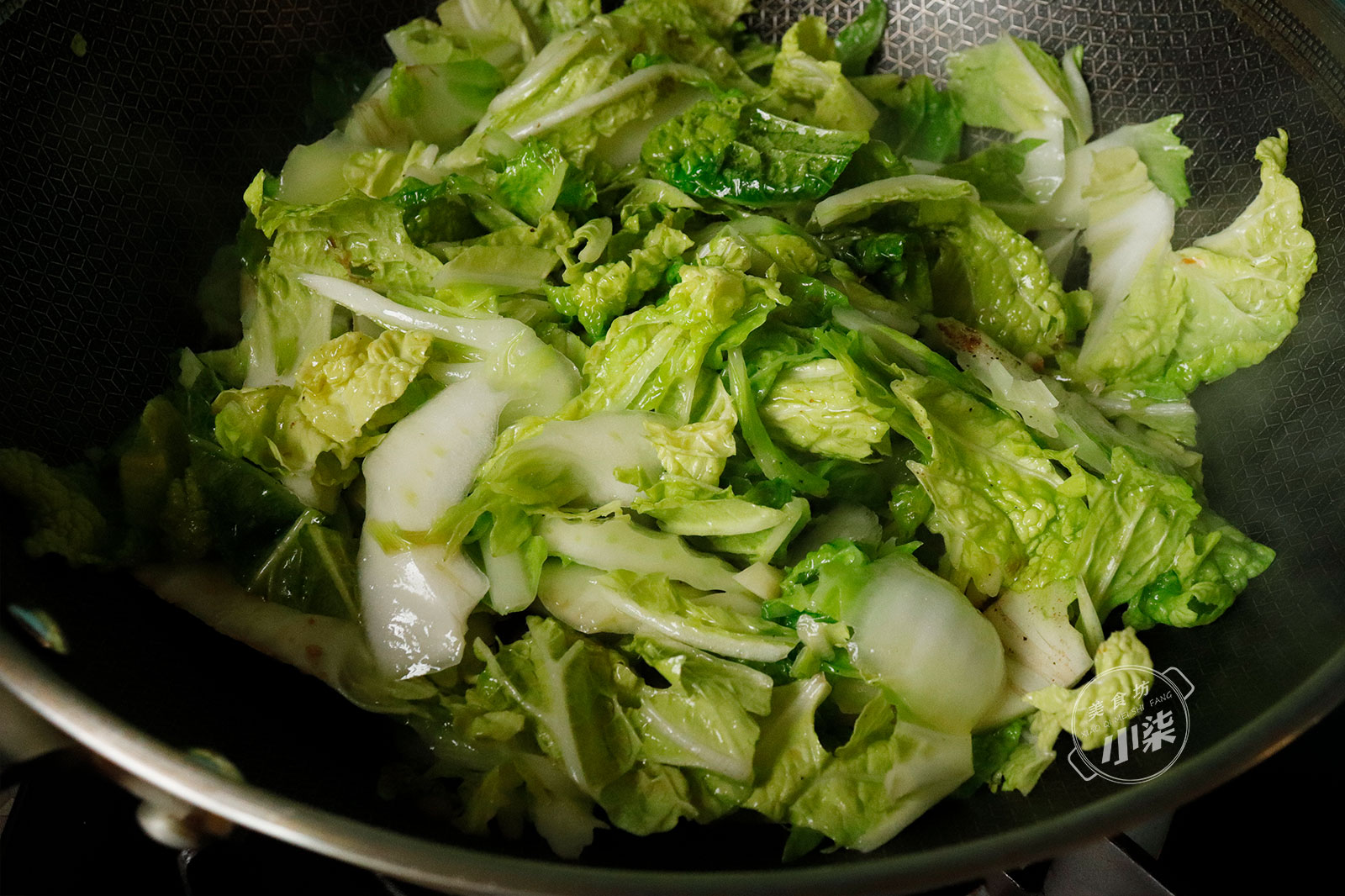 天冷，燉一鍋白菜粉條吃才過癮，吃完全身冒汗，好吃連湯汁也不剩