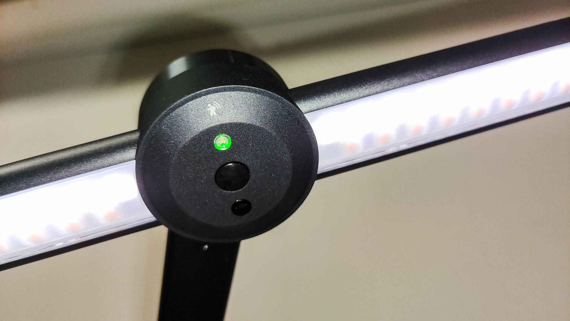 国A认证、无频闪无蓝光危害的几光智能台灯上手体验