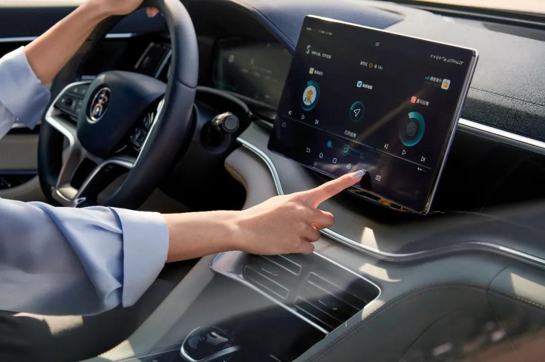 续航1200公里、可上绿牌，比亚迪宋PLUS插混车只卖15万