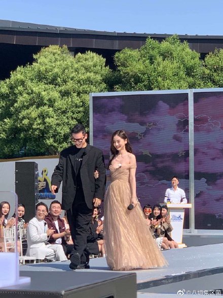 baby好怕被比下去，录节目非要穿高定仙女裙，和