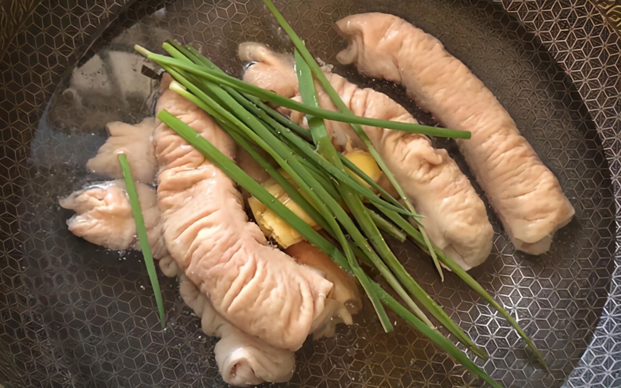 A new way to eat pork large intestine, crispy pork large intestine