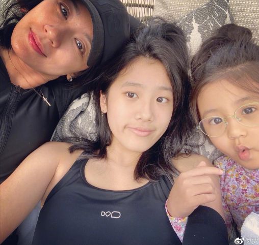 贾静雯三个女儿变化大，Bo妞颜值超咘咘，大女儿罕见露面