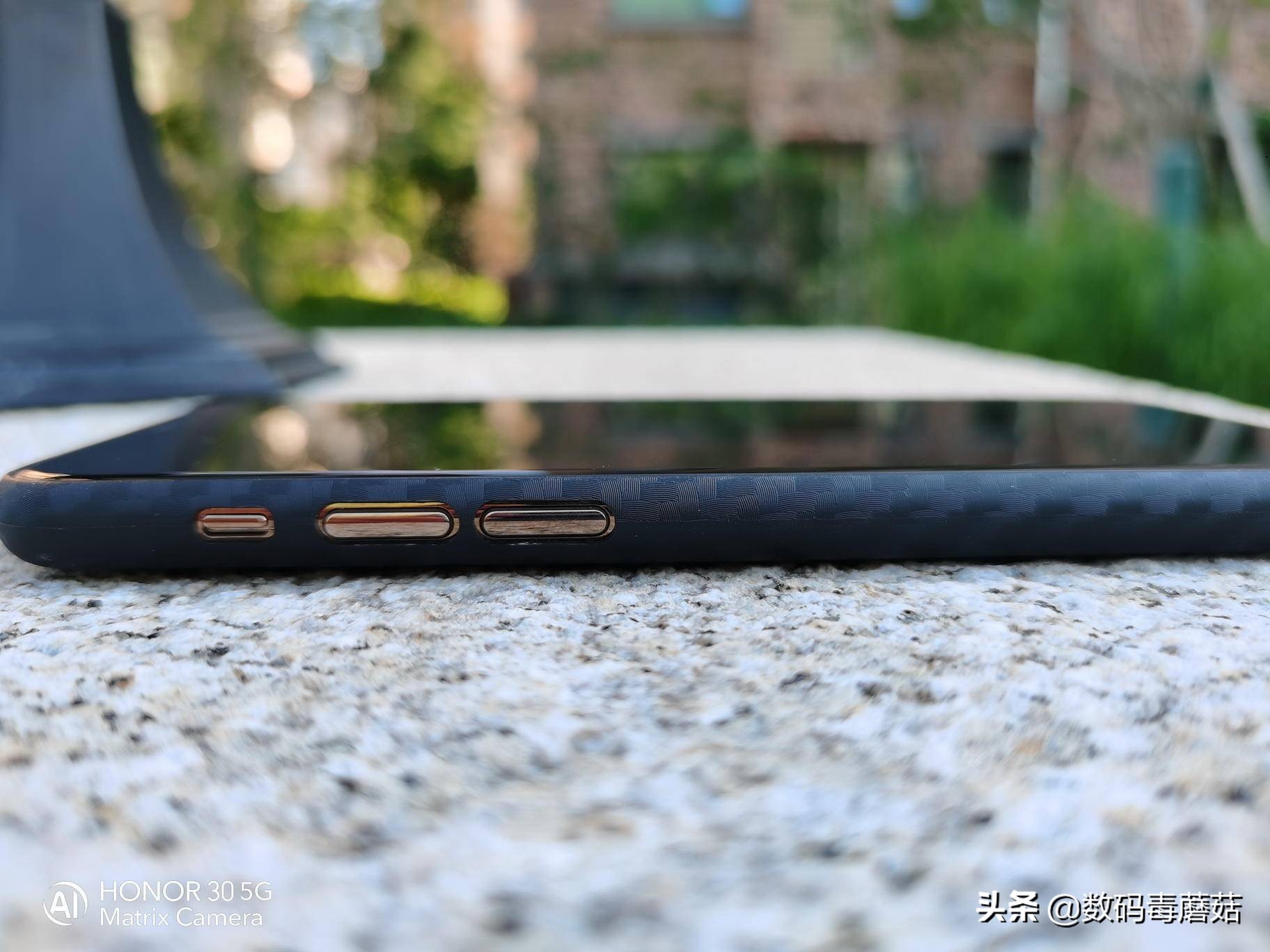 Come from the warning of 16s of evil spirit a group of things with common features: Mobile phone carapace must be bought prevent truly fall, otherwise...