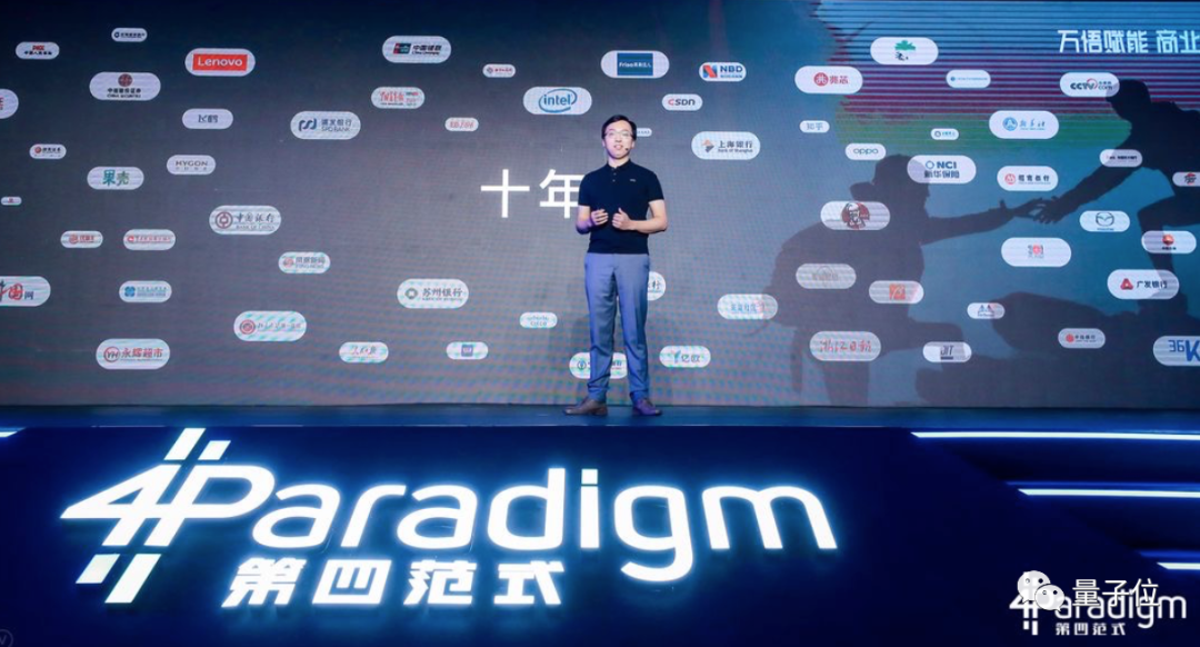 全球首款AI的操作系统来了！像用Windows一样简单