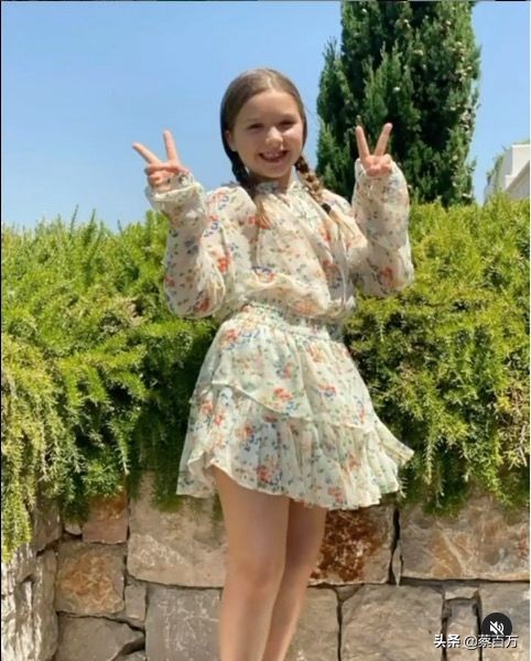 赶在封国之前逃离英国，贝克汉姆一家飞到佛罗