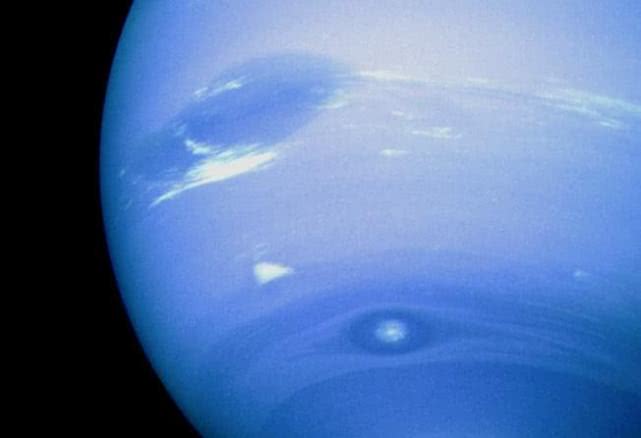 海王星上真的有比地球还大的坑，以及太阳系最极端的天气吗？