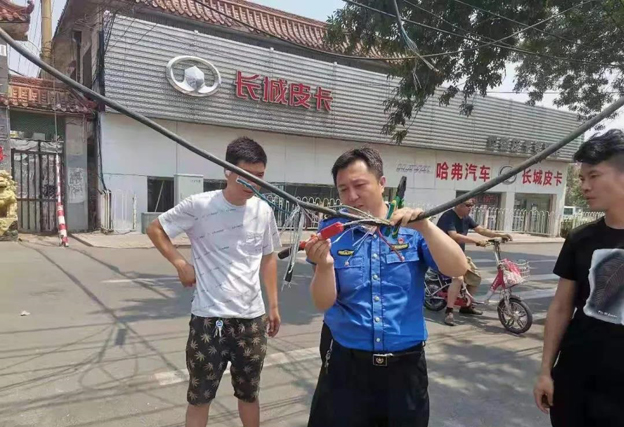 邯郸：大力整治凌乱架空线