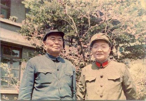 开国少将到部队视察，看到一位老兵后吓了一跳