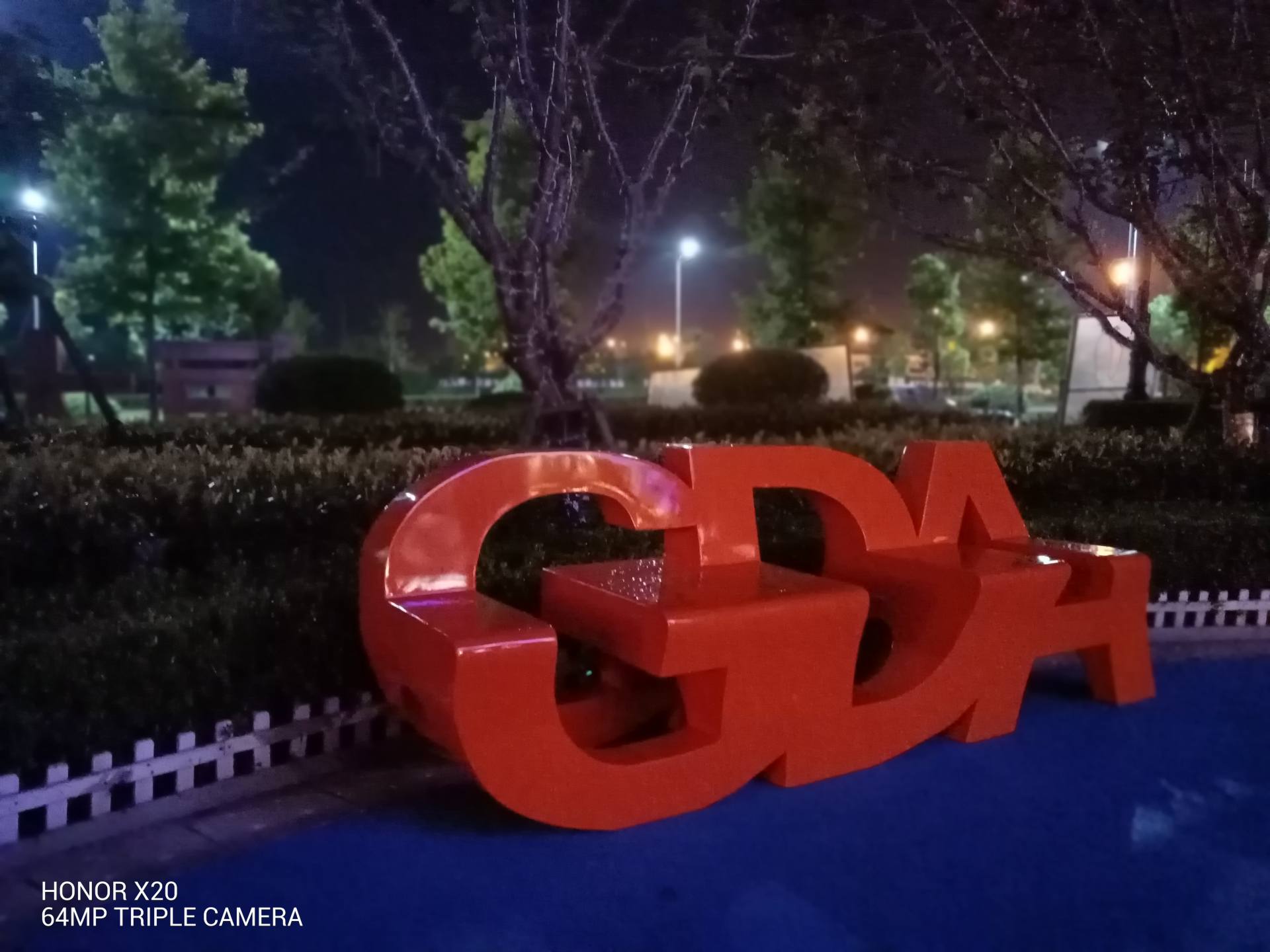 中端新旗舰66W快充+超强全面屏：荣耀X20首发测评