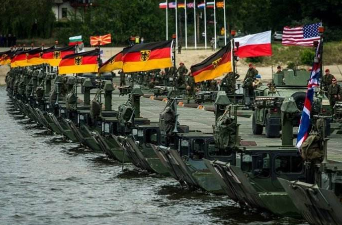 反俄先锋倒向特朗普，敞开大门邀请大批盟军，