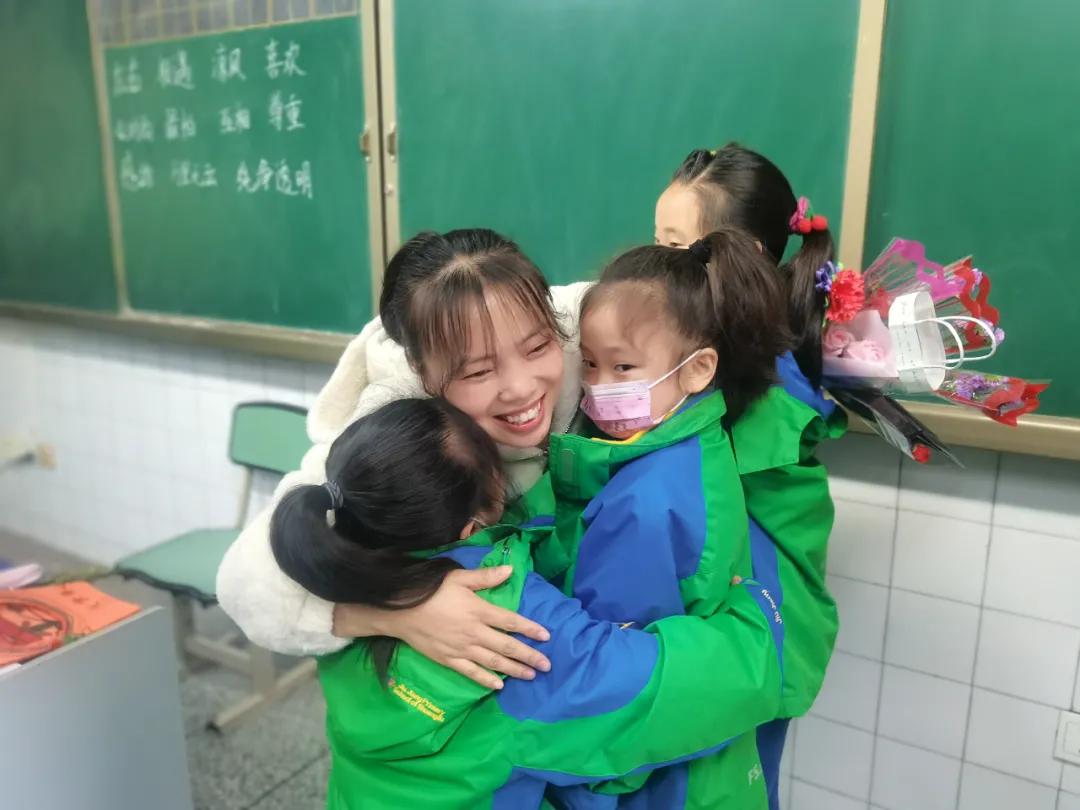 成都市双流区九江小学丨巾帼心向党 奋斗新征程