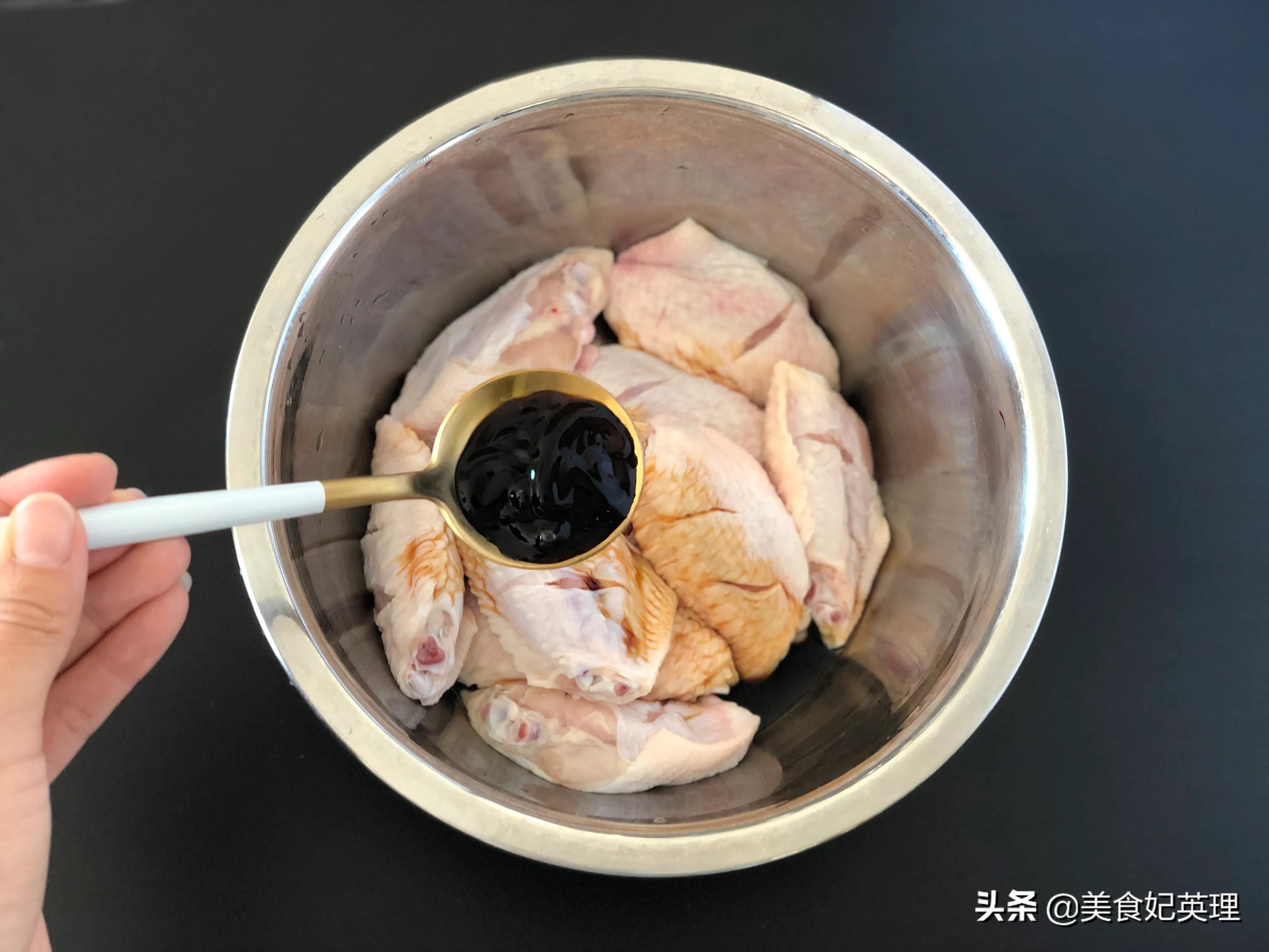 鸡翅这样做外皮酥脆掉渣，都是家常调料，学会了谁都是5星大厨