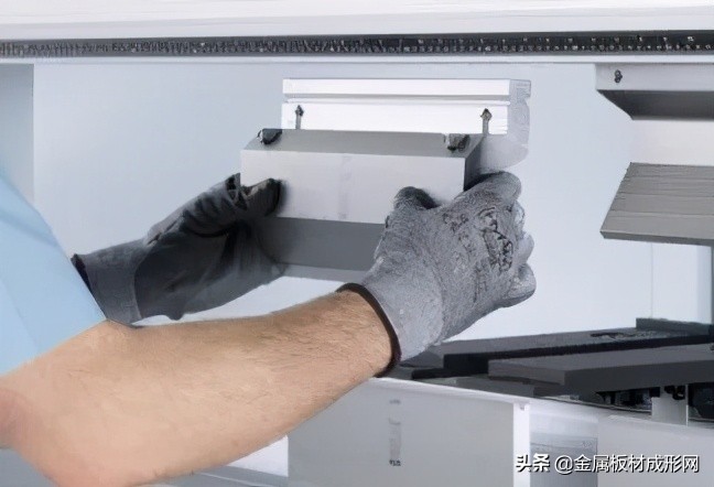 重磅新品 | 智慧型中大吨位折弯机新品发布