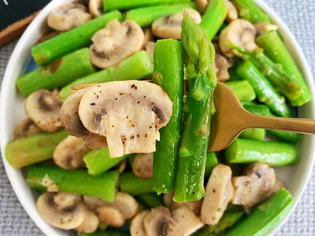 圖片[3]-黑椒蘆筍炒口菇做法步驟圖 簡單炒炒就搞定贊-起舞食譜網