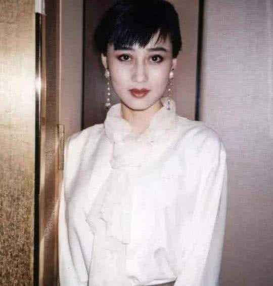 還記得讓賭王都癡迷的利智嗎？卻轉身嫁給李連杰，如今怎樣了？
