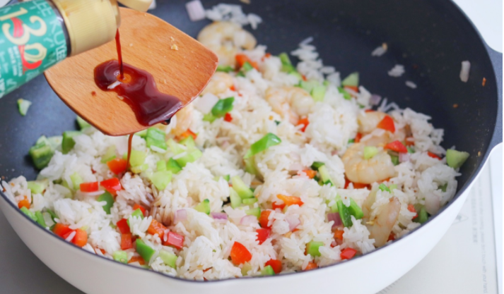 用剩饭炒一盘咖喱饭，在家也能吃出饭店的味道，连吃2碗都不够