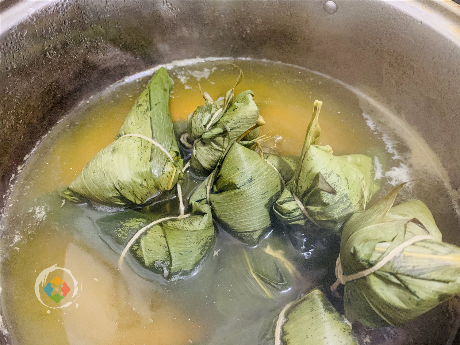 重庆的粽子有多独特？咸甜皆可，白粽子蘸糖吃，腊肉粽子最奢华