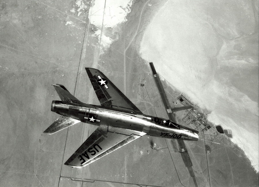 百系经典（一）：痛苦中开创超音速时代的F-100战斗机