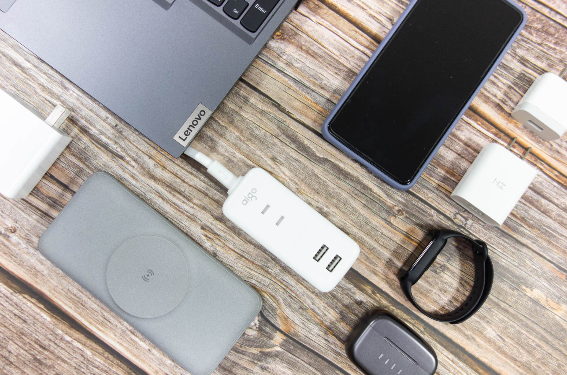 出差好帮手：aigo“旅行版”迷你延长线插座体验