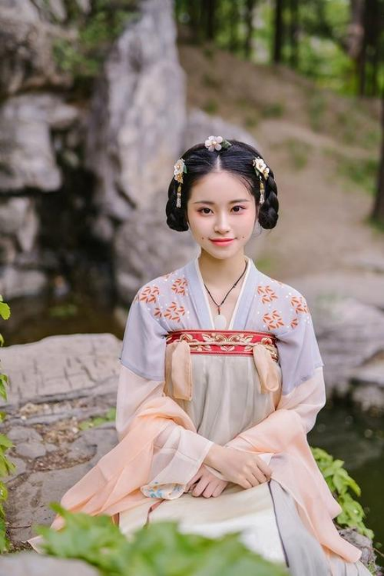 不了解古妆就画不出好看的汉服妆吗？这篇教你如何画出创新型妆容