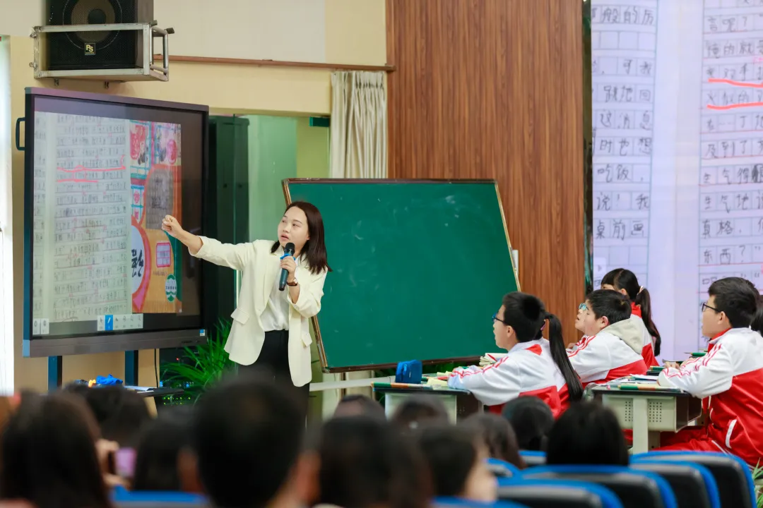 四川天府新区小学语文高段习作教学专题教研活动在籍田小学举行