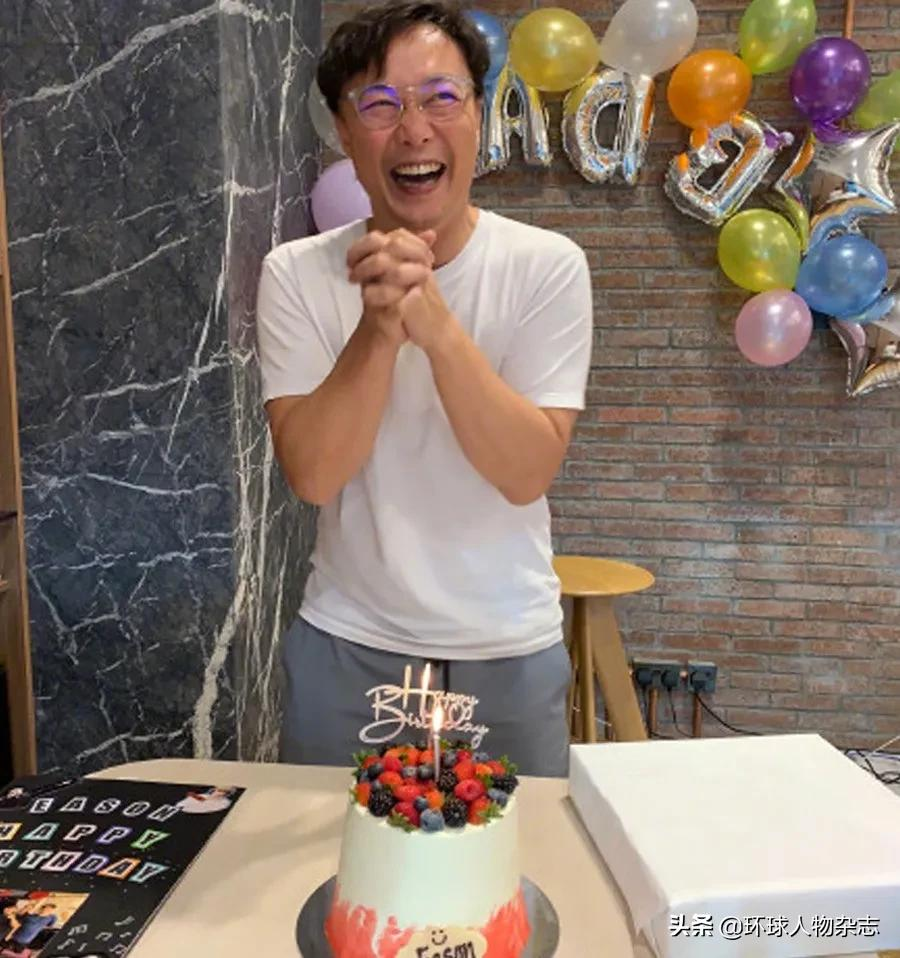 “很久没收入”的陈奕迅,宁花6000万也要与阿迪达斯解约,这才叫骨气