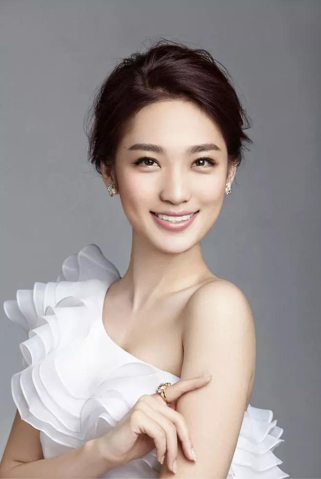 The host Lan Yu is really beautiful - iNEWS