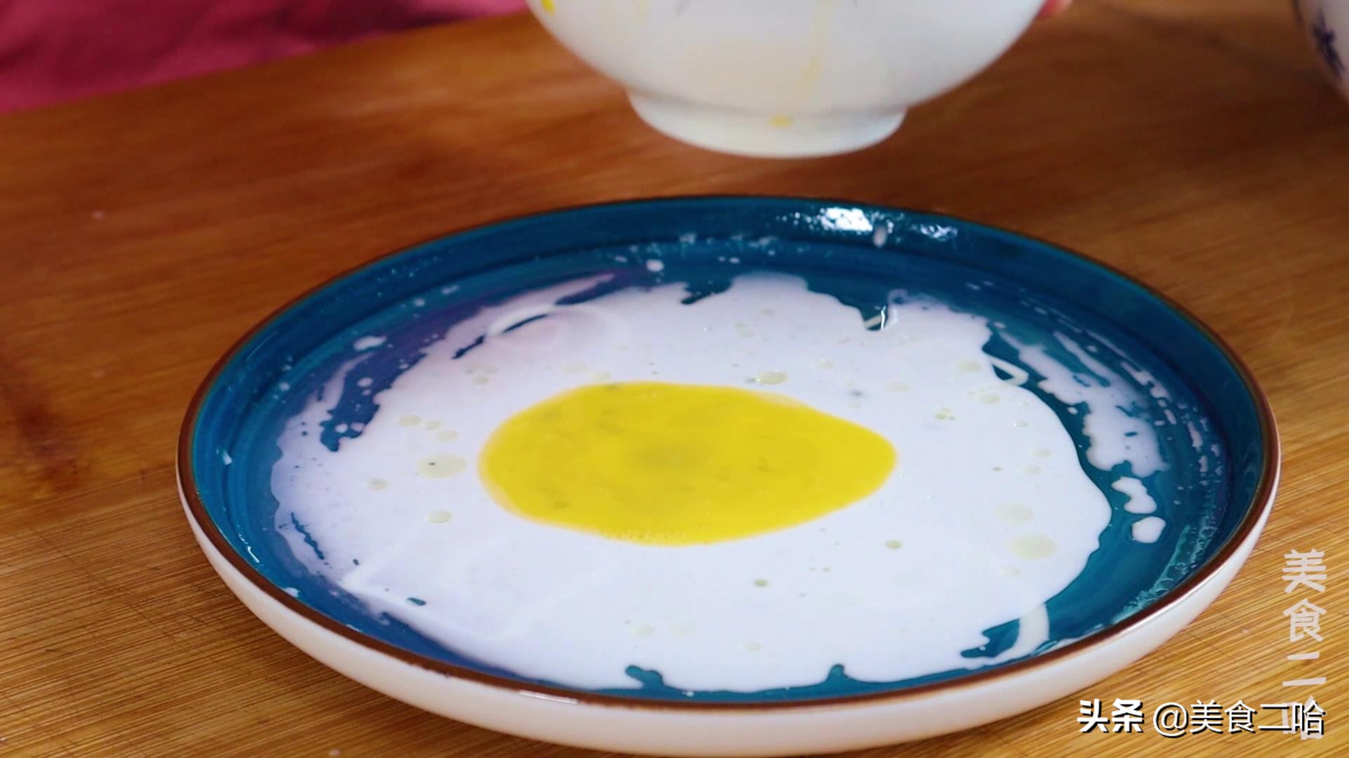 愛吃腸粉不用買，家裡有盤子就能做出來，腸粉透亮筋道，不會斷裂