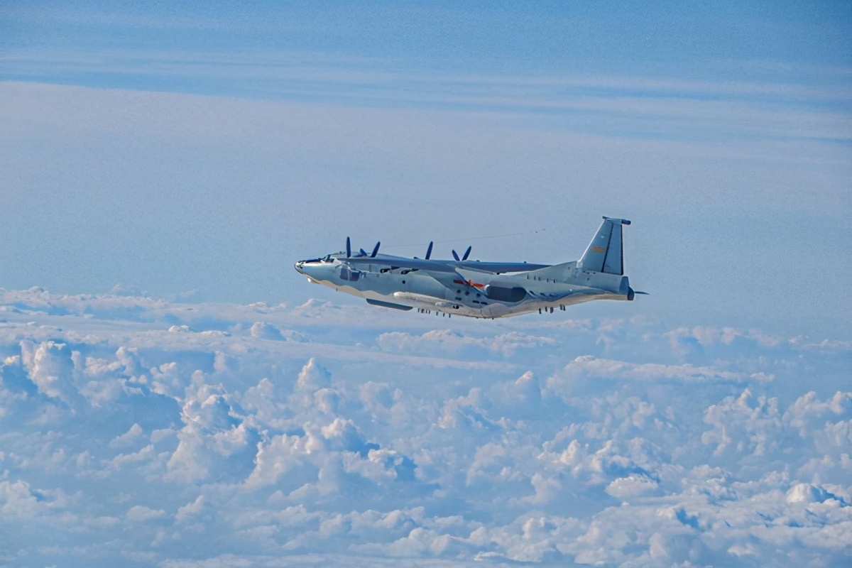 解放軍運8台西南例行活動，綠媒腦洞大開�來買菠蘿�，心虛本質難遮掩