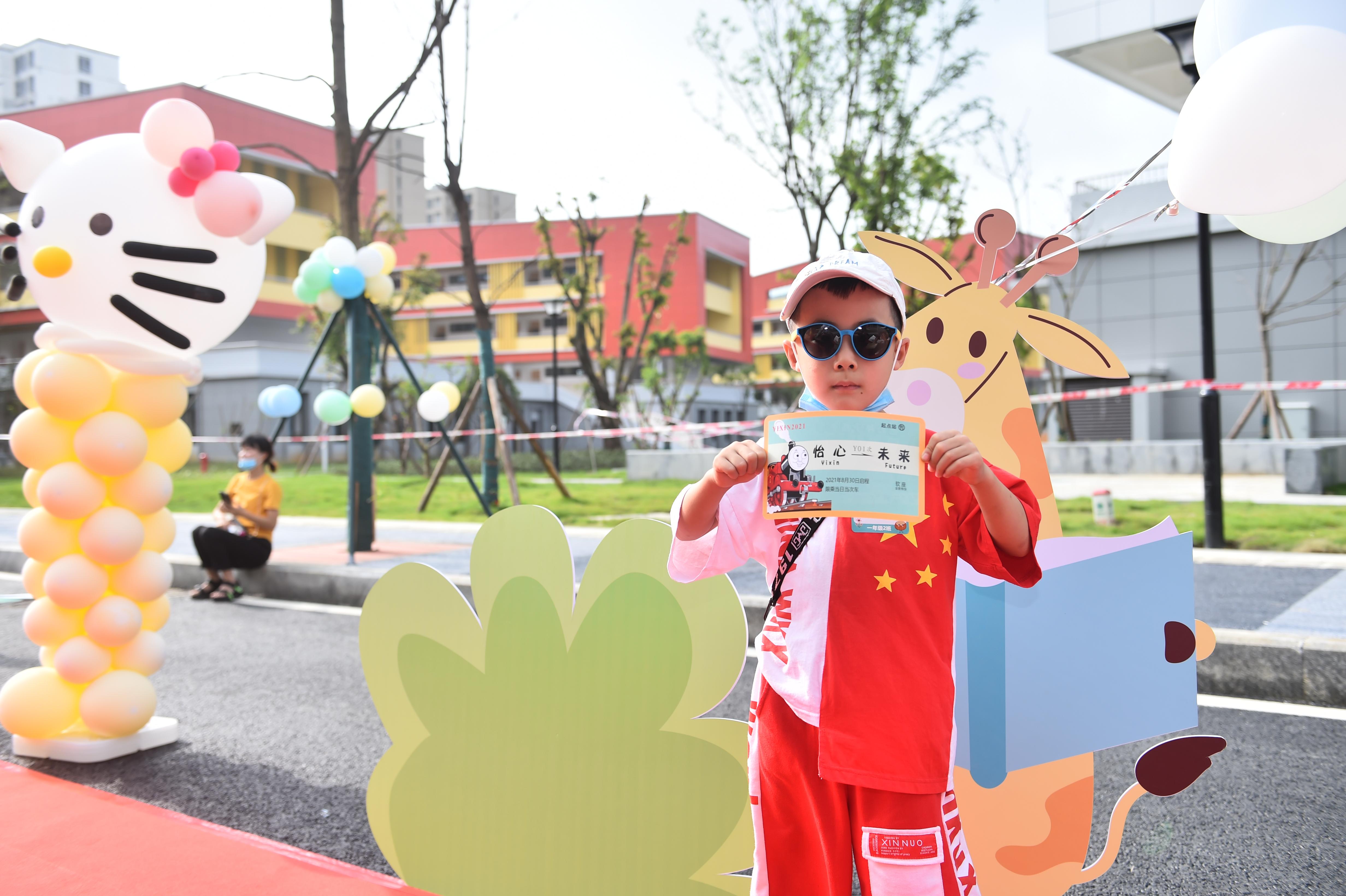 雙流棠湖中學(xué)怡心實(shí)驗(yàn)學(xué)校“夢幻校園”迎新(圖3) 雙流棠湖中學(xué)怡心實(shí)驗(yàn)學(xué)校“夢幻校園”迎新(圖3)