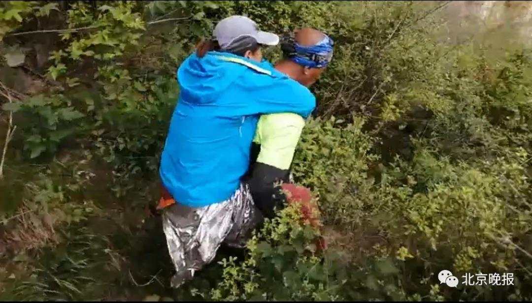 18小時(shí)救下18人，救援隊(duì)斷水，一驢友下山后竟掏出兩瓶水開始燒水泡茶