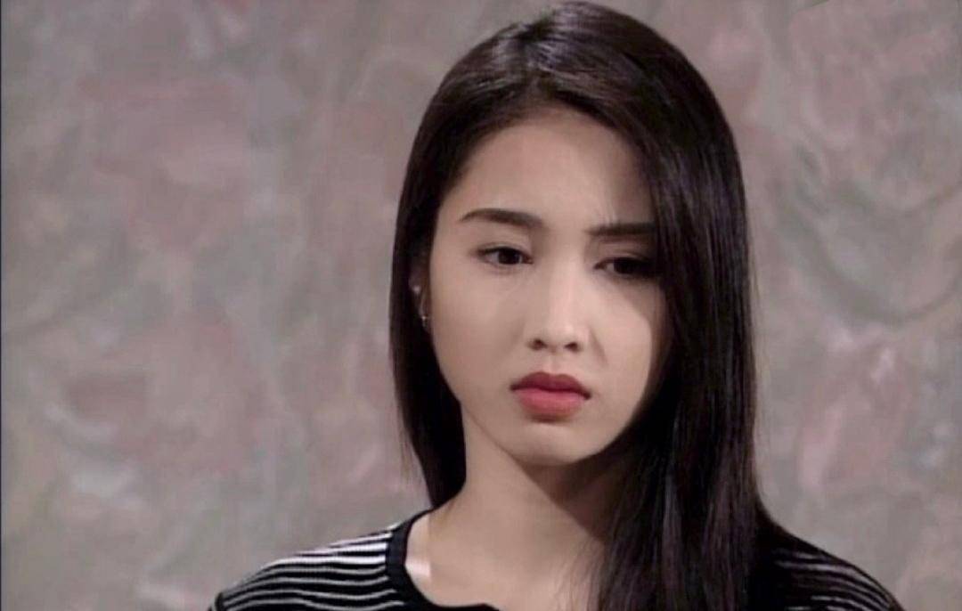 黎姿晒视频久违开嗓，再唱26年前金曲，获阔太甘