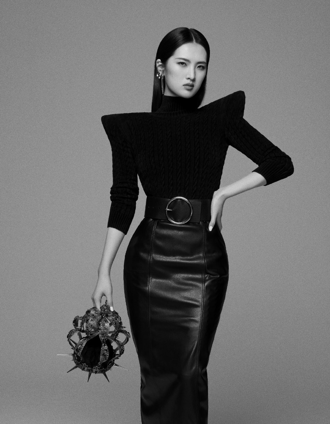 姚安娜入圈封面曝光，全身上下尽显富贵，为何出道就惹群嘲？