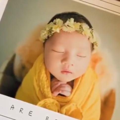 王祖藍二胎女兒滿月照火了，眉眼清秀，像極了爸爸，好可愛