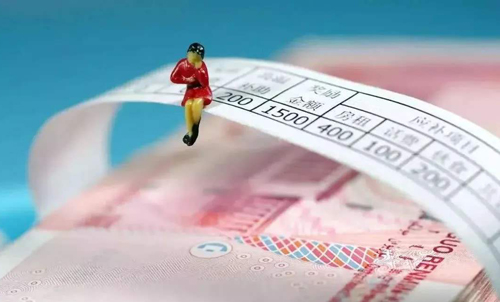 老师涨工资，为什么会出现很多反对声音？