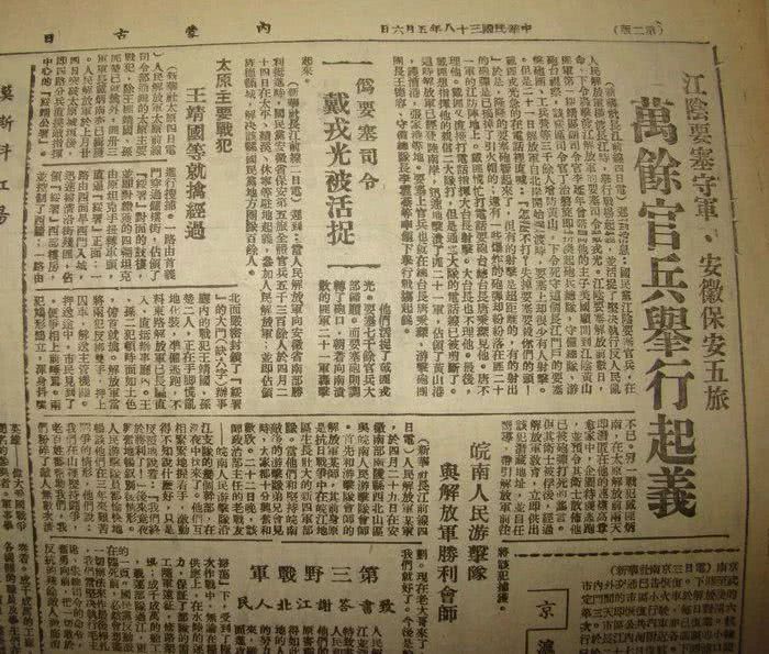 ����ʯ�׿ڳ��ϵ���ǿ���֣�һ����ë��ϯ������һ���е��ݴ�