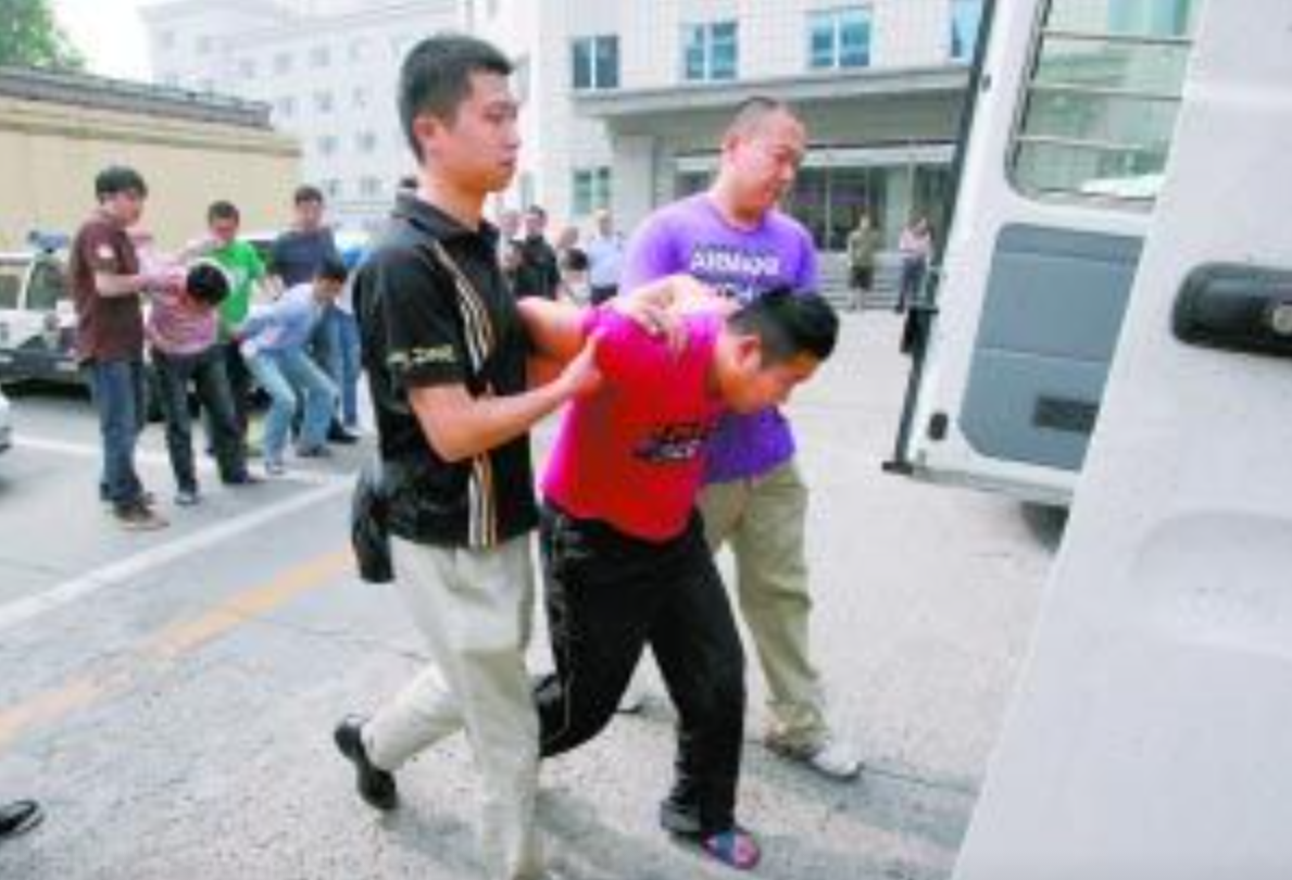 李小冉：被魔鬼前任威胁，为梅婷前夫流产，最终和男闺蜜修成正果