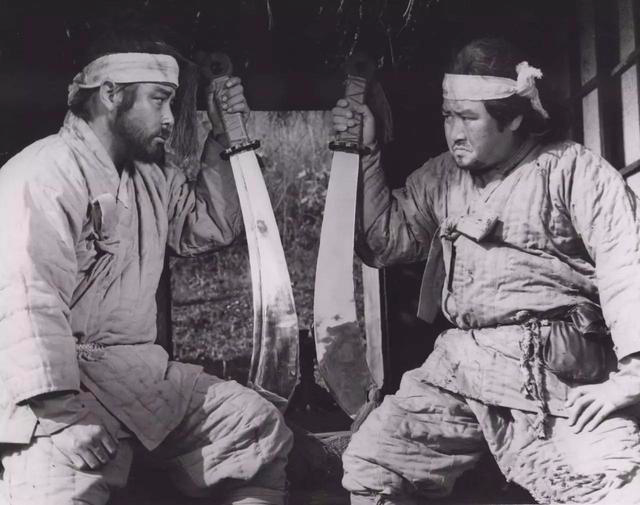 英国人目睹清朝刑场砍头，看到围观群众在欢呼