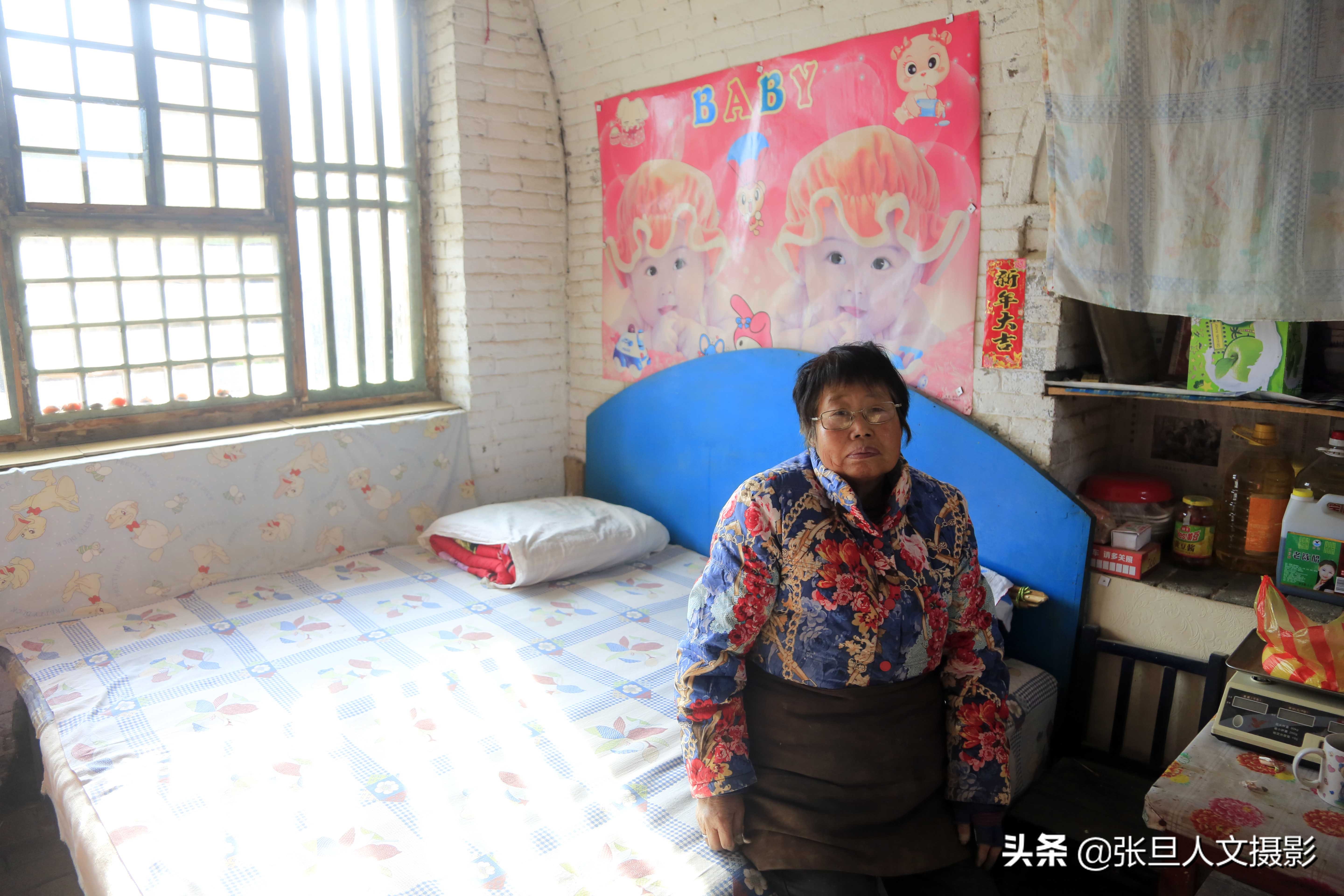 70岁老人住窑洞种辣椒 过着简朴的生活 空降兵的