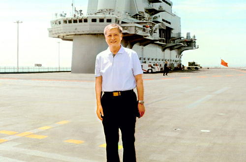 他历经曲折，花两千万买回辽宁舰前身，毅然捐给祖国践行军人天职