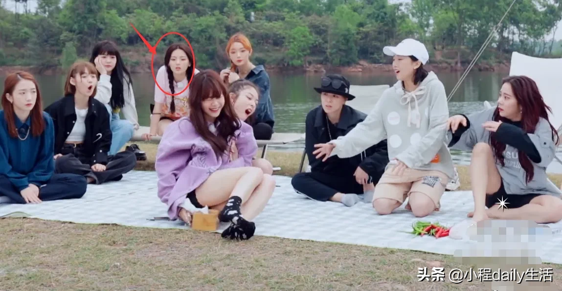 徐梦洁被纸巾盒硌到流眼泪，其他人都不担心，