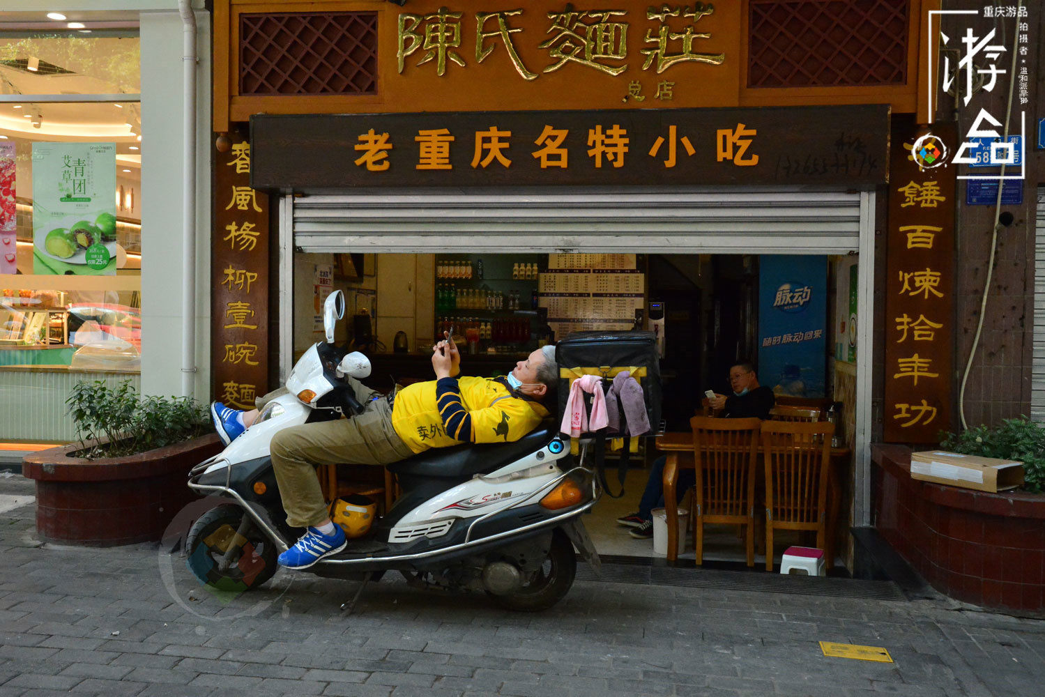 重庆人最爱的特色面馆：炖鸡面、凉面与燃面，在人和街一网打尽