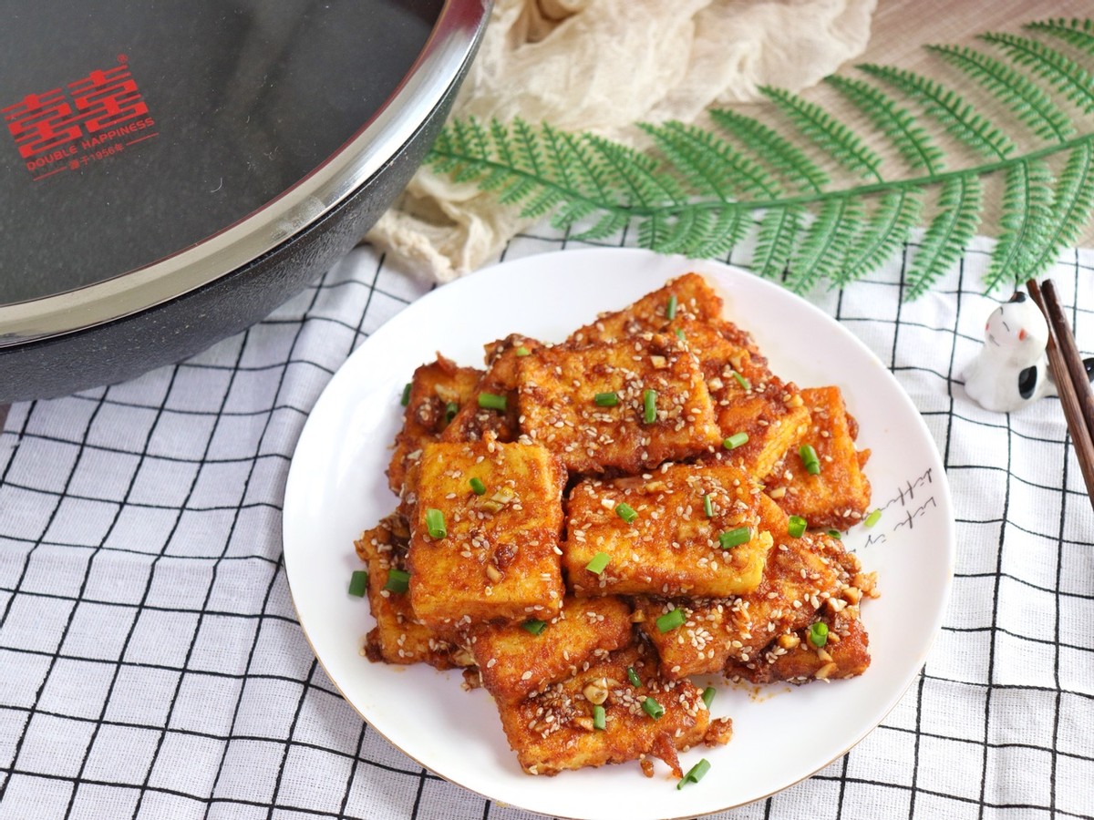 豆腐这样做，孩子很爱吃，鲜香入味，外酥里软，咬一口真过瘾