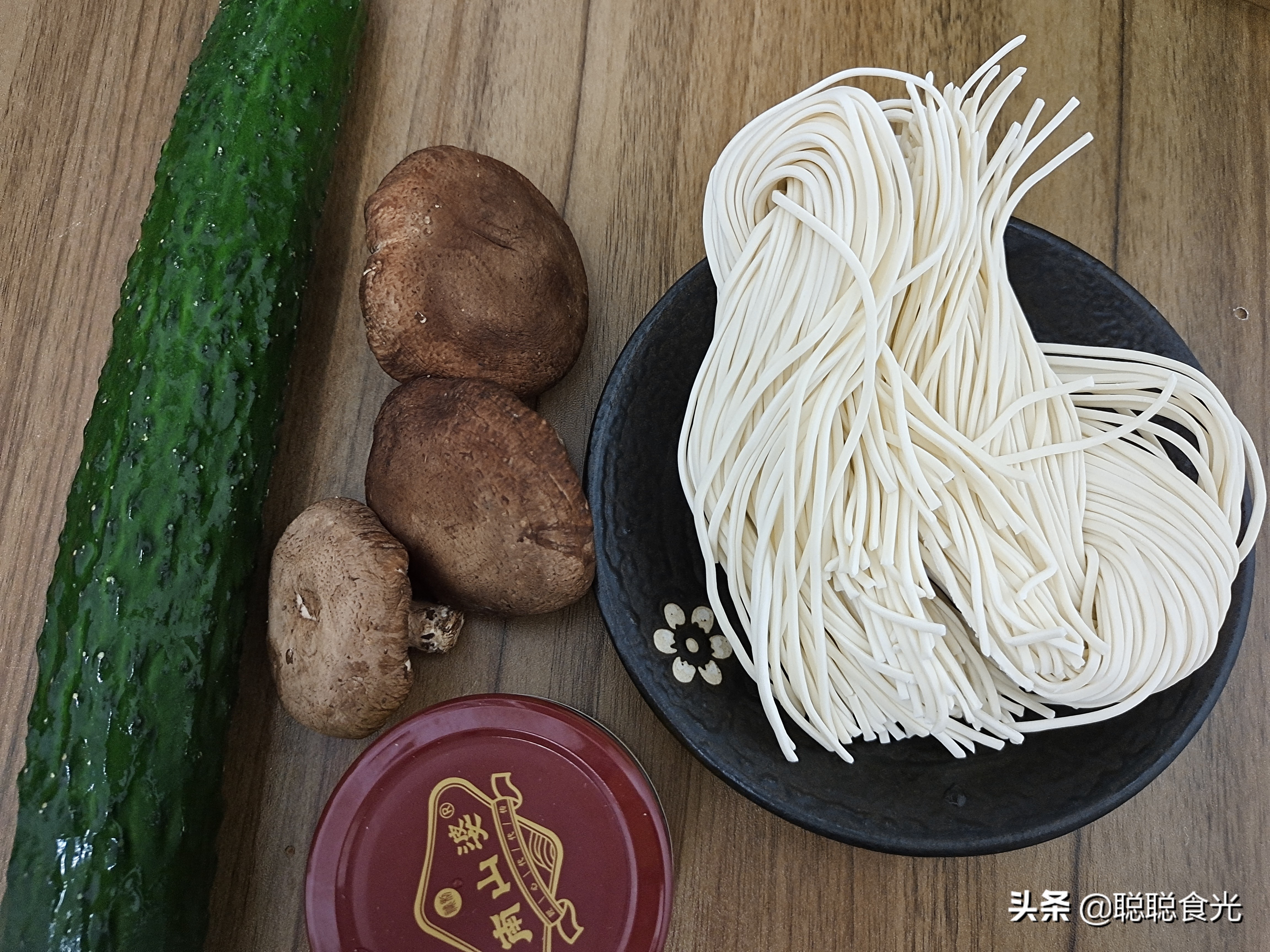 Spicy beef noodles can be done in 5 minutes, simple and convenient, big beef is enjoyable