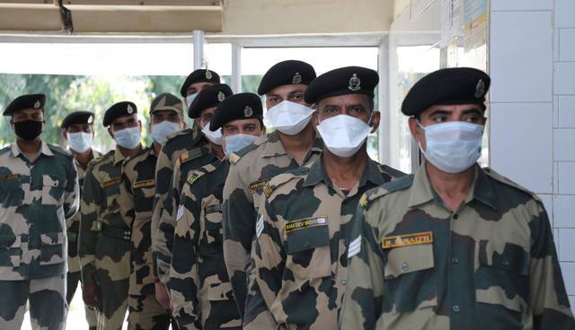 莫迪笑不出来了！印度军队近2万人感染新冠，专家：麻烦还在后面