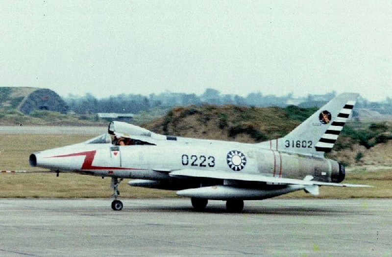 百系经典（一）：痛苦中开创超音速时代的F-100战斗机