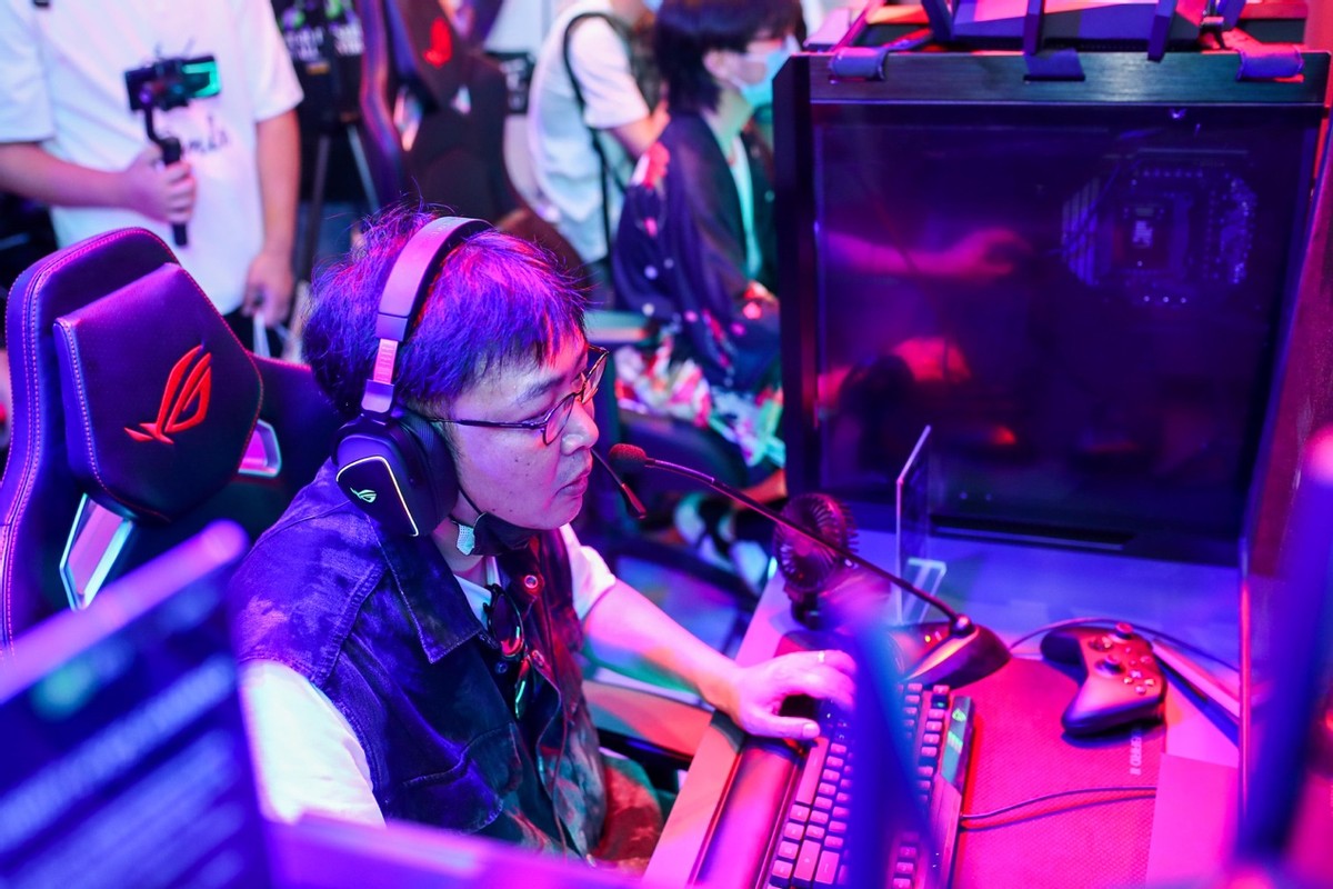 华硕主板燃爆BW2021 ROG信仰星球全程高能