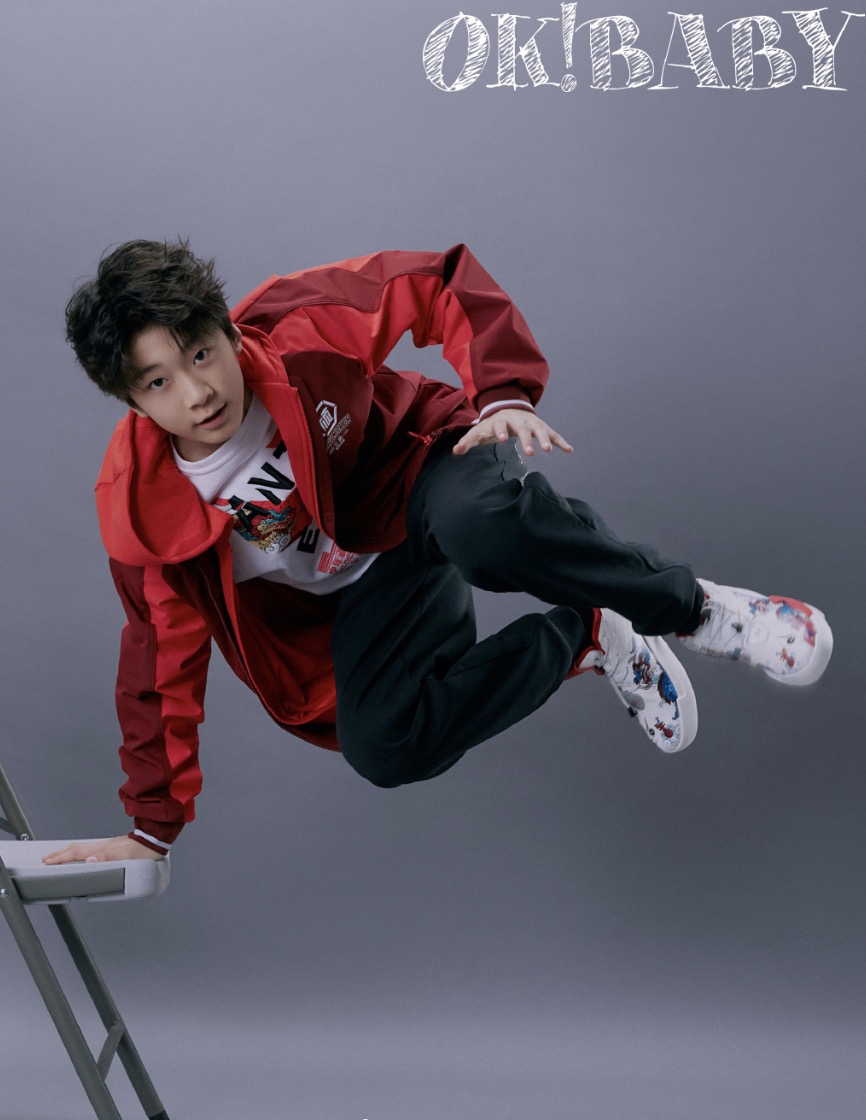 13歲天天長大了，穿西裝打領帶氣質佳，外形帥氣被讚像霸道總裁