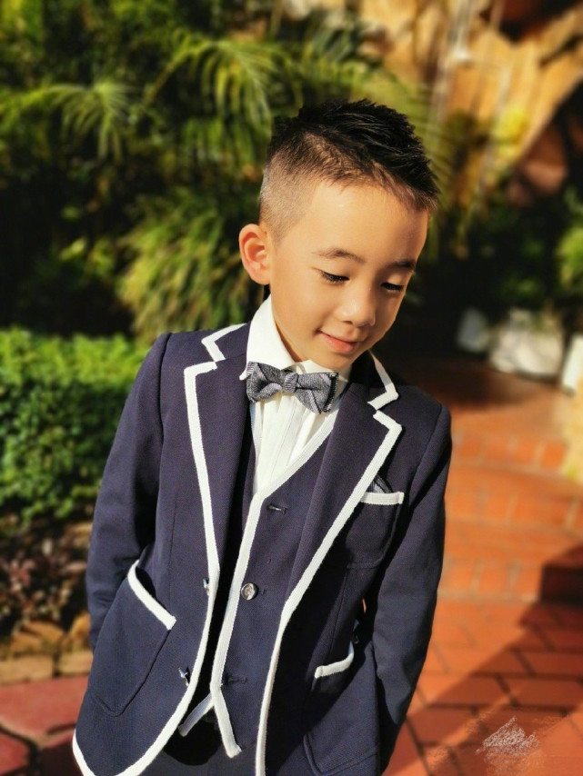 太真实！应采儿庆祝小小春上学，摇头晃脑演绎神兽归笼最亢奋妈妈